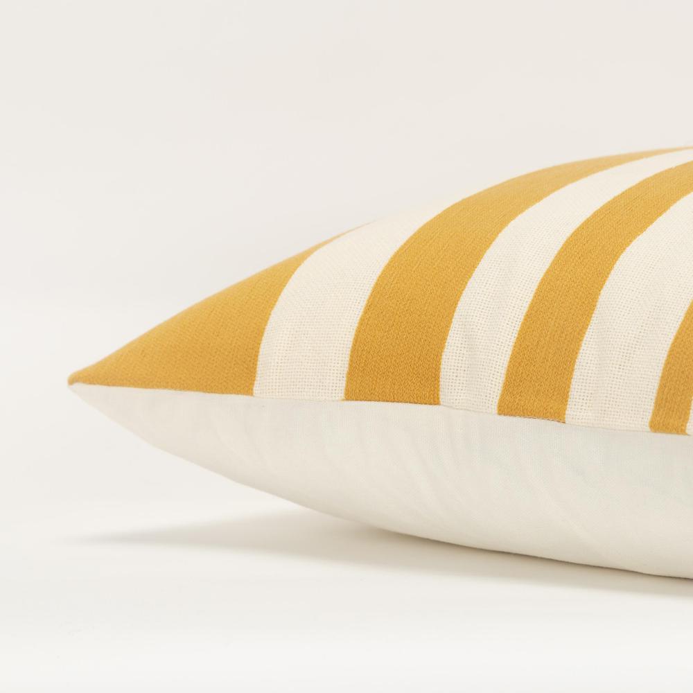 20"X20" 1 poly filled pillow. Picture 5