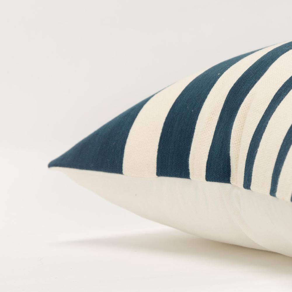 20"X20" 1 poly filled pillow. Picture 5