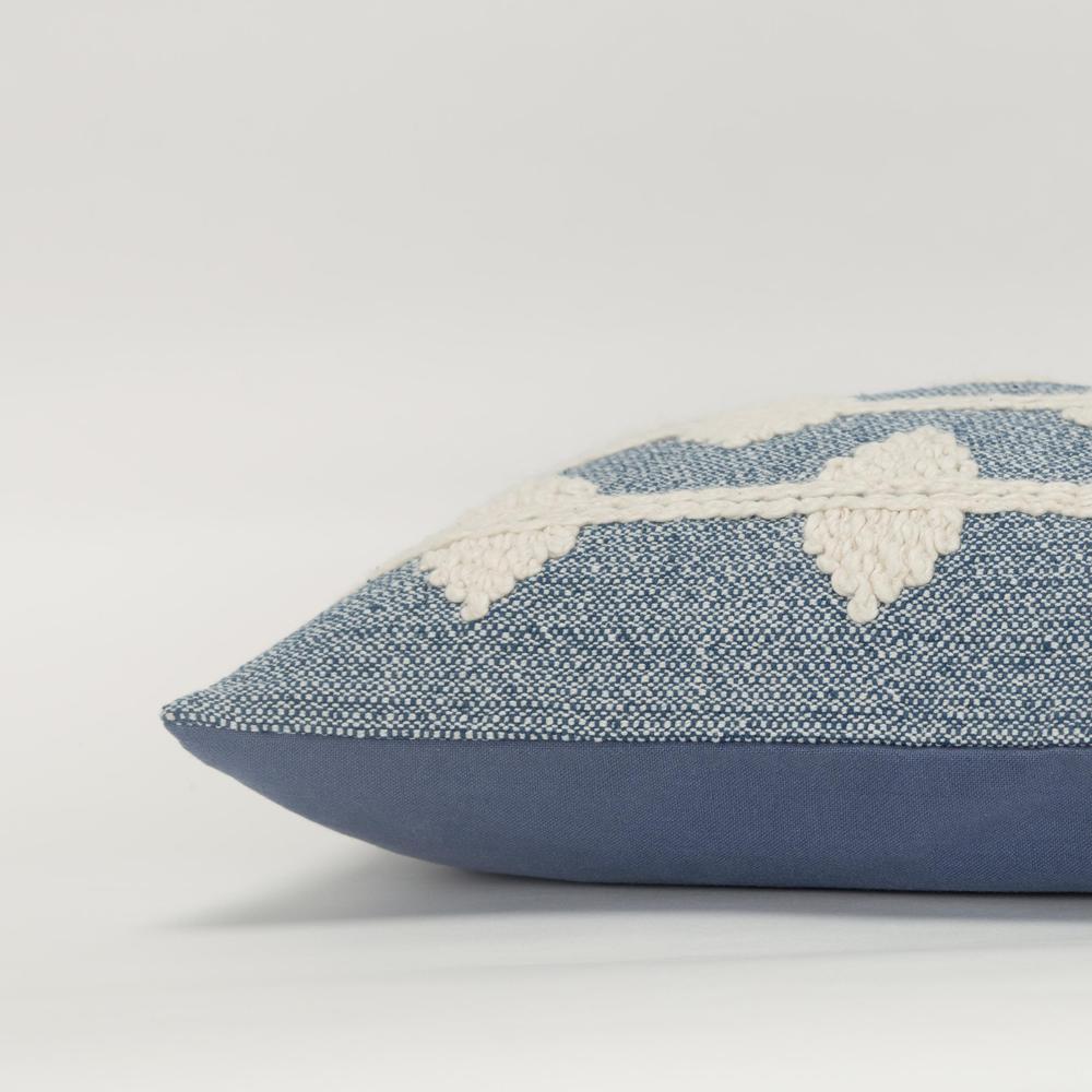 14"X20" 1 poly filled pillow. Picture 5