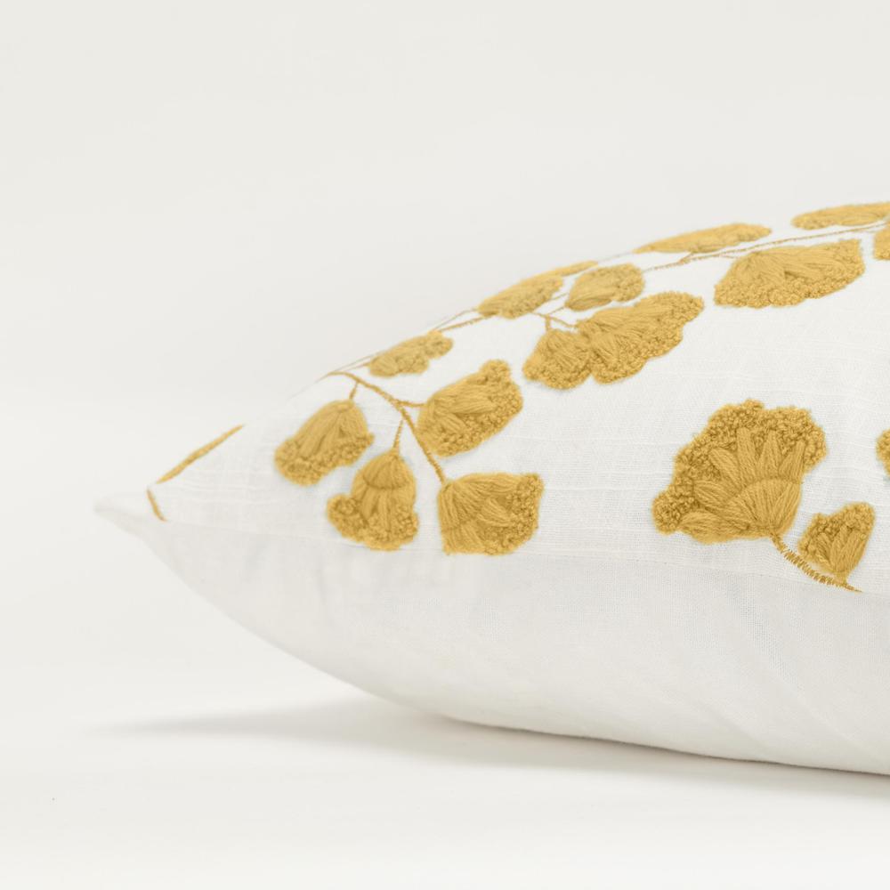 20"X20" 1 poly filled pillow. Picture 5