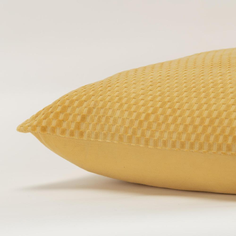 20"X20" 1 poly filled pillow. Picture 5