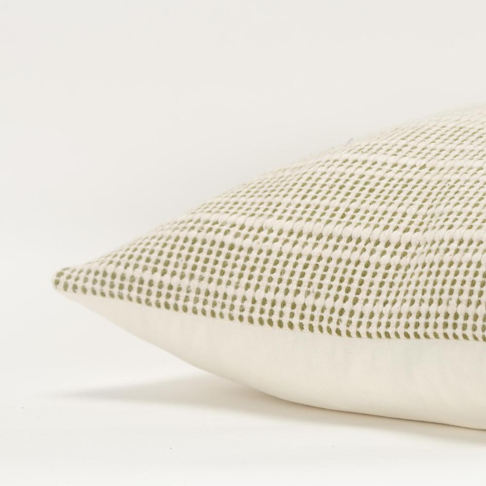 20"X20" 1 poly filled pillow. Picture 5