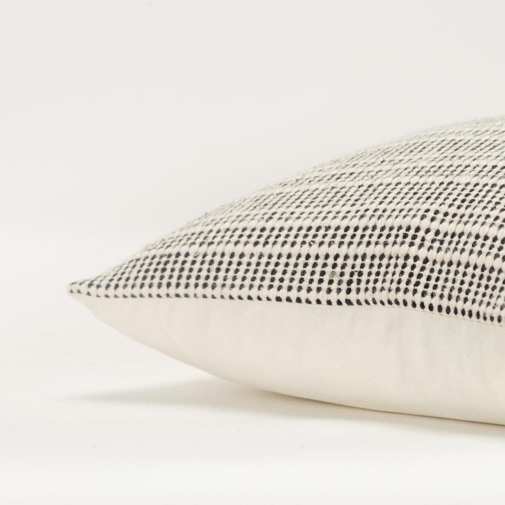 20"X20" 1 poly filled pillow. Picture 5