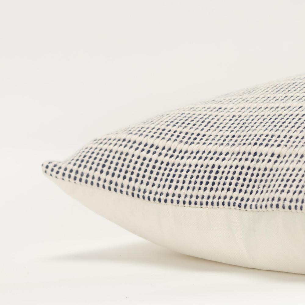 20"X20" 1 poly filled pillow. Picture 5