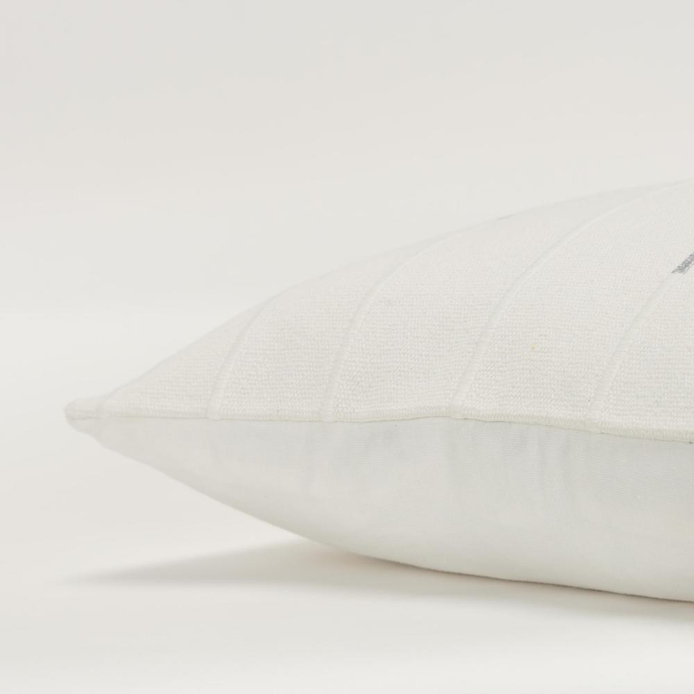 20"X20" 1 poly filled pillow. Picture 5