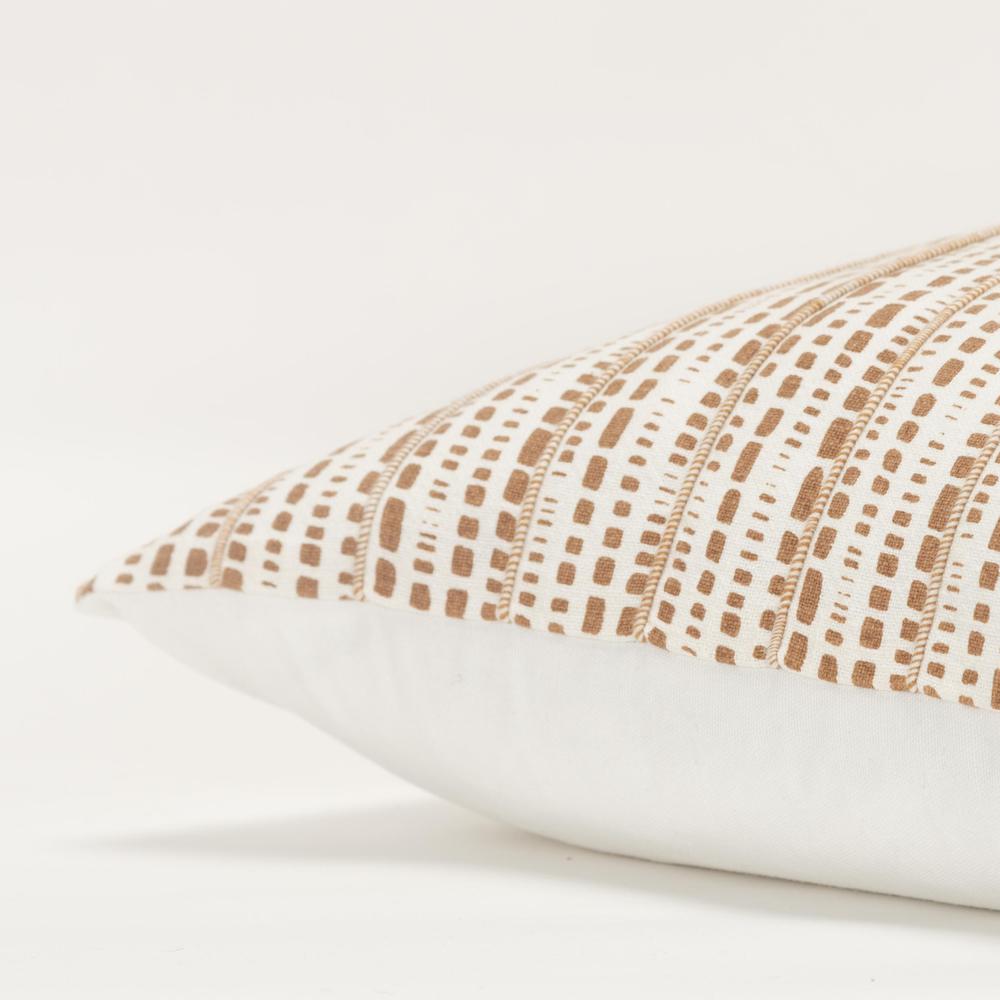 20"X20" 1 poly filled pillow. Picture 5