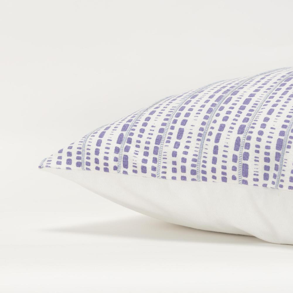 20"X20" 1 poly filled pillow. Picture 5