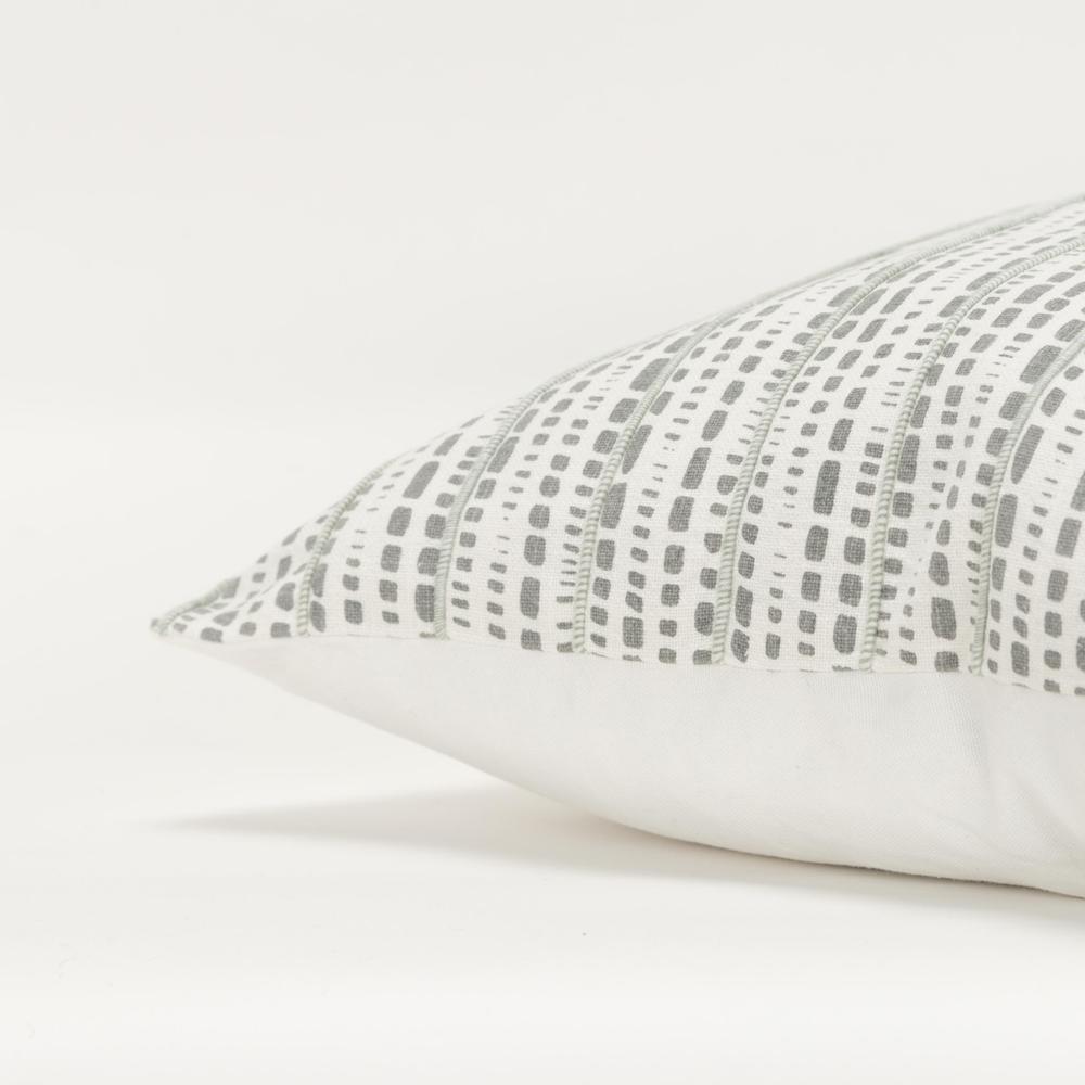 20"X20" 1 poly filled pillow. Picture 5