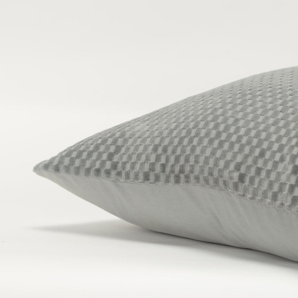 20"X20" 1 poly filled pillow. Picture 5