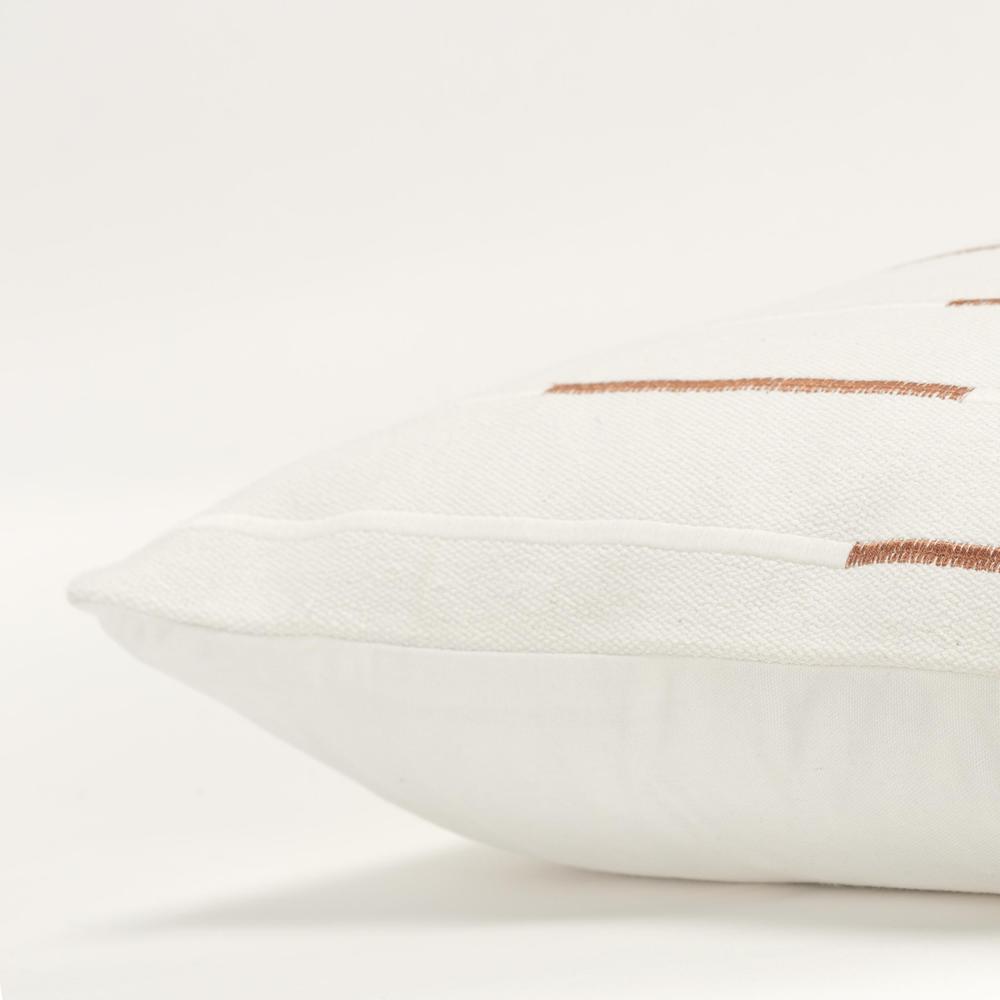 20"X20" 1 poly filled pillow. Picture 5