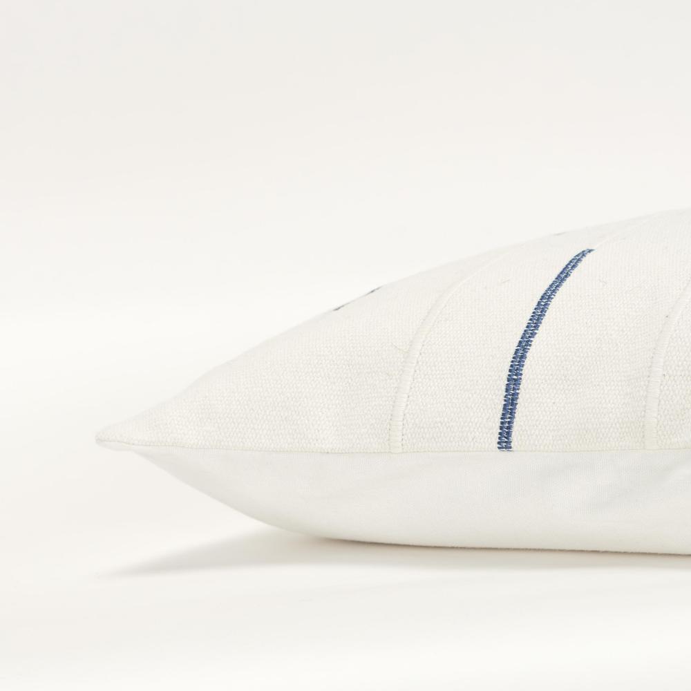 14"X20" 1 poly filled pillow. Picture 5