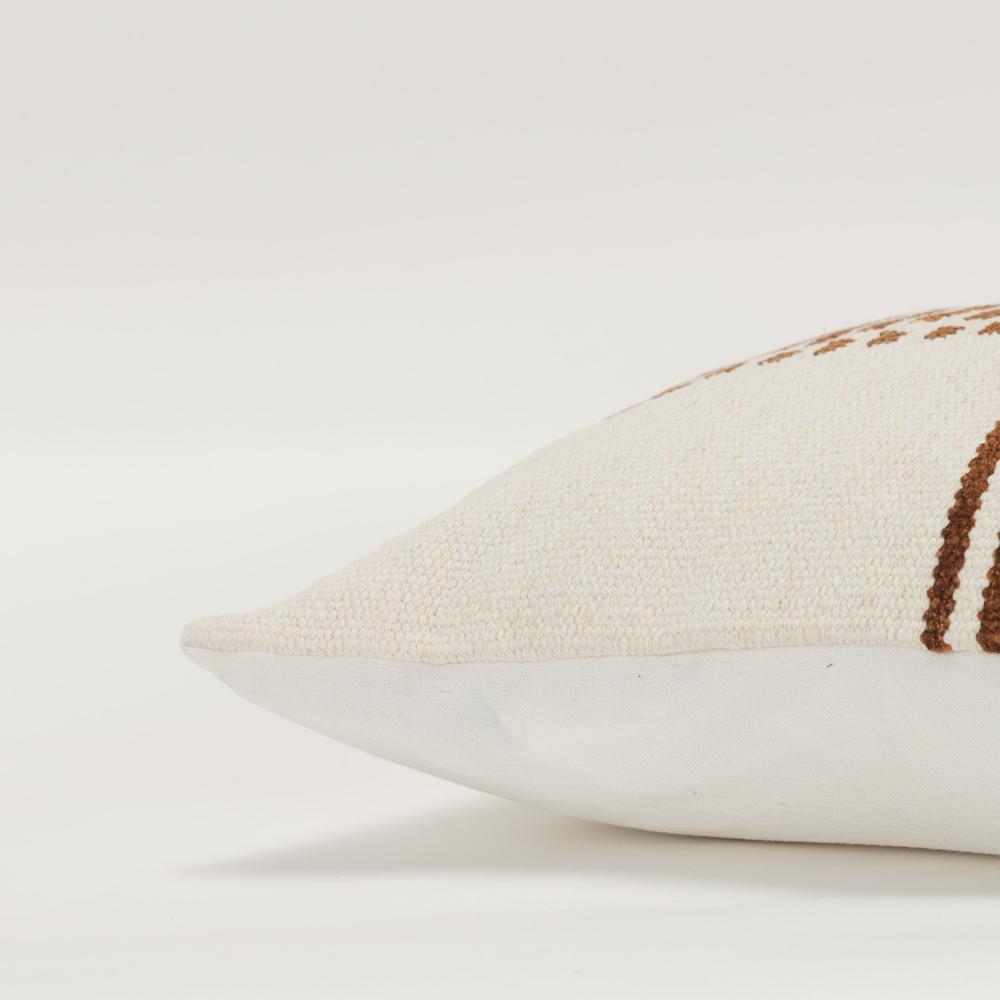 14"X20" 1 poly filled pillow. Picture 5