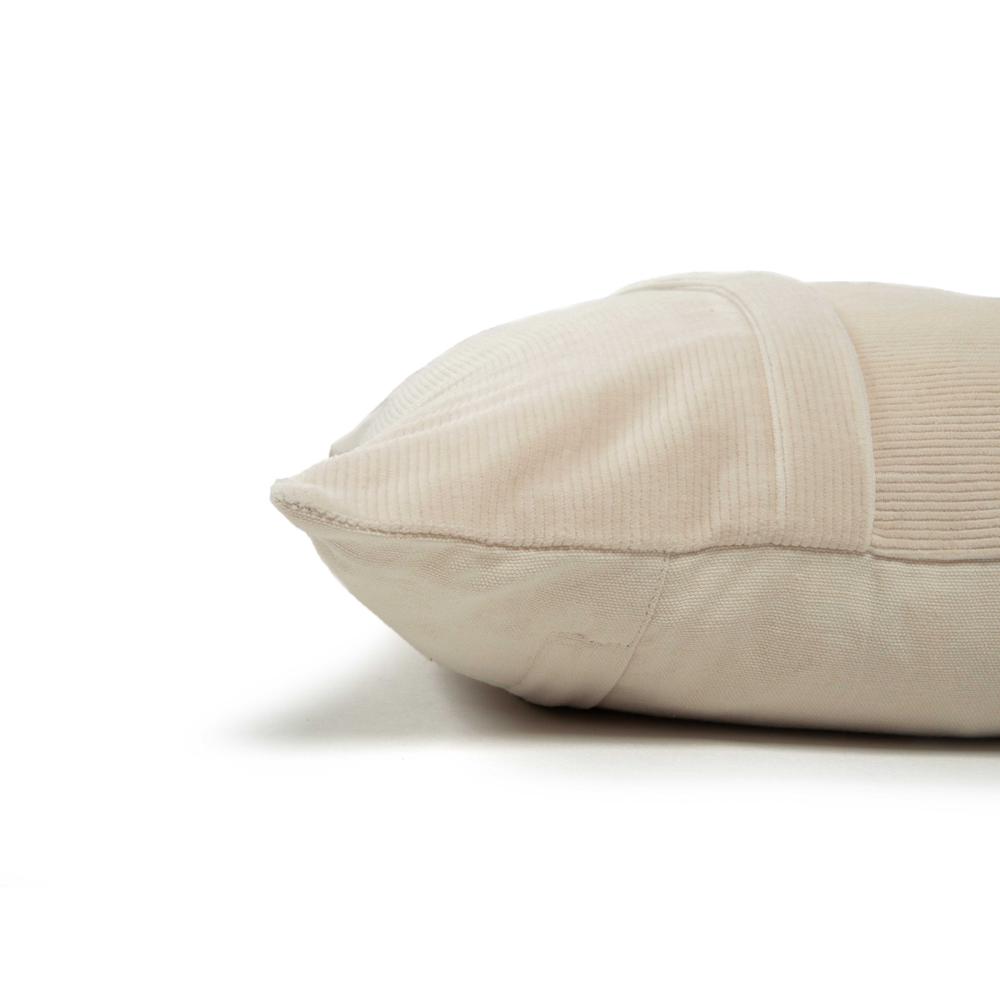 14"x26" indoor pillow. Picture 4