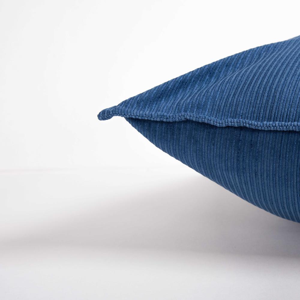 20" x 20" indoor pillow. Picture 4
