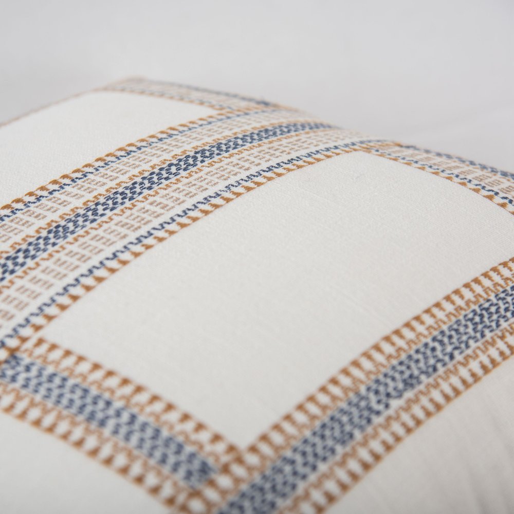 Transitional 20" x 20" Poly Filled Pillow. Picture 4