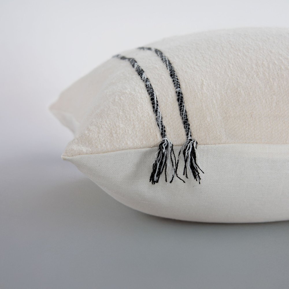 Transitional 20" x 20" Poly Filled Pillow. Picture 6