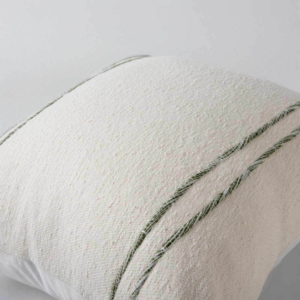 Transitional 20" x 20" Poly Filled Pillow. Picture 3