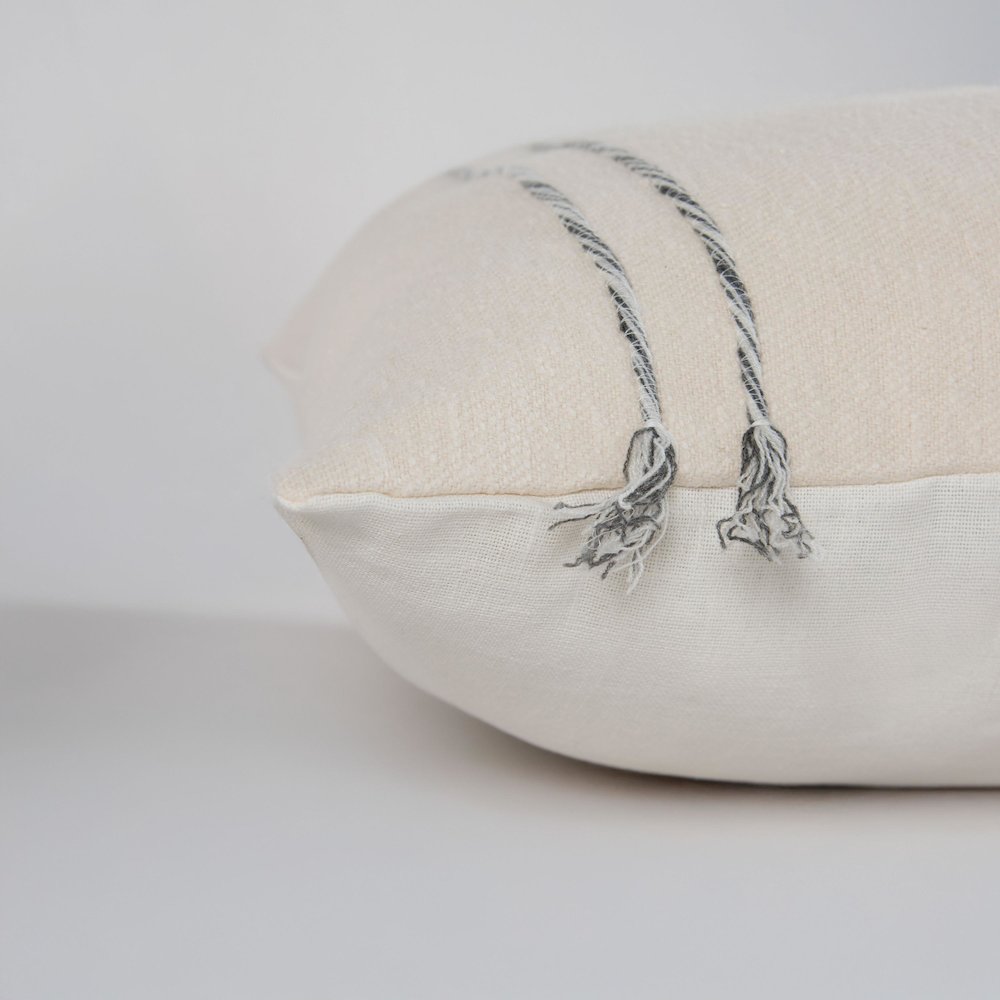 Transitional 20" x 20" Poly Filled Pillow. Picture 6