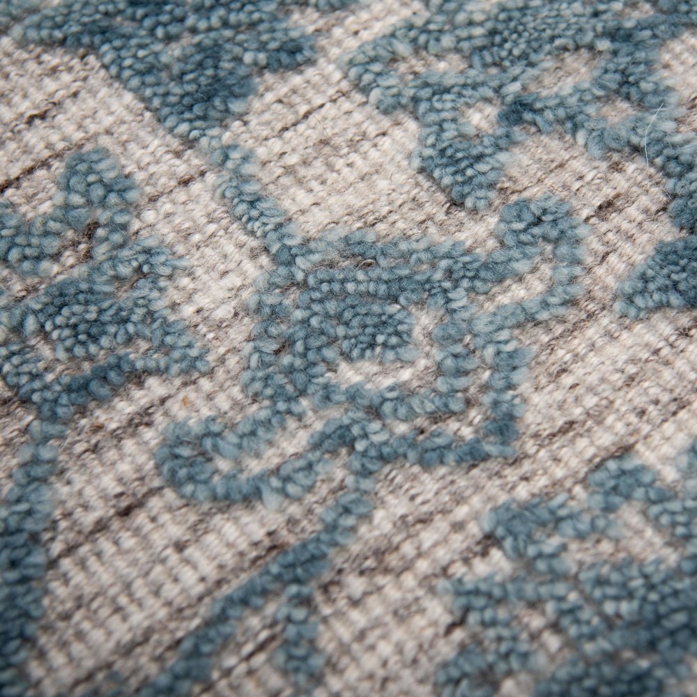 10' x 14' Cut Pile Hand Knotted Rug. Picture 3