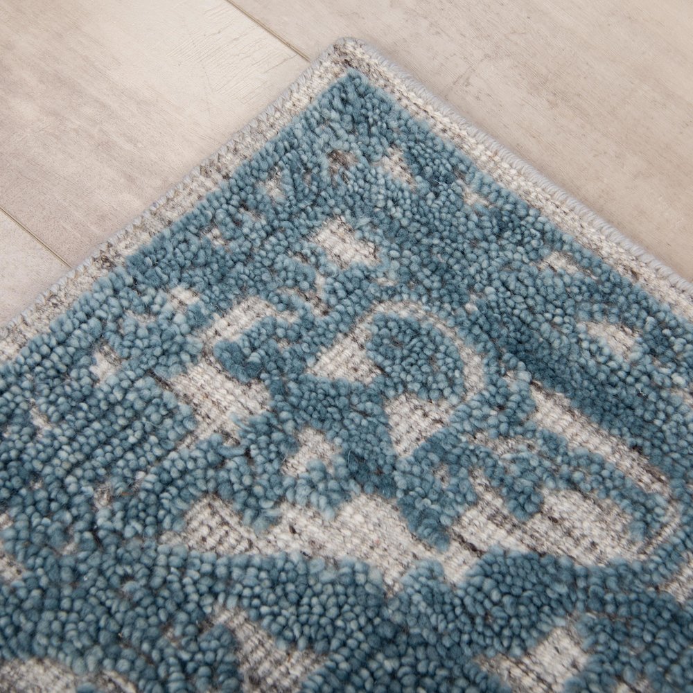 10' x 14' Cut Pile Hand Knotted Rug. Picture 7