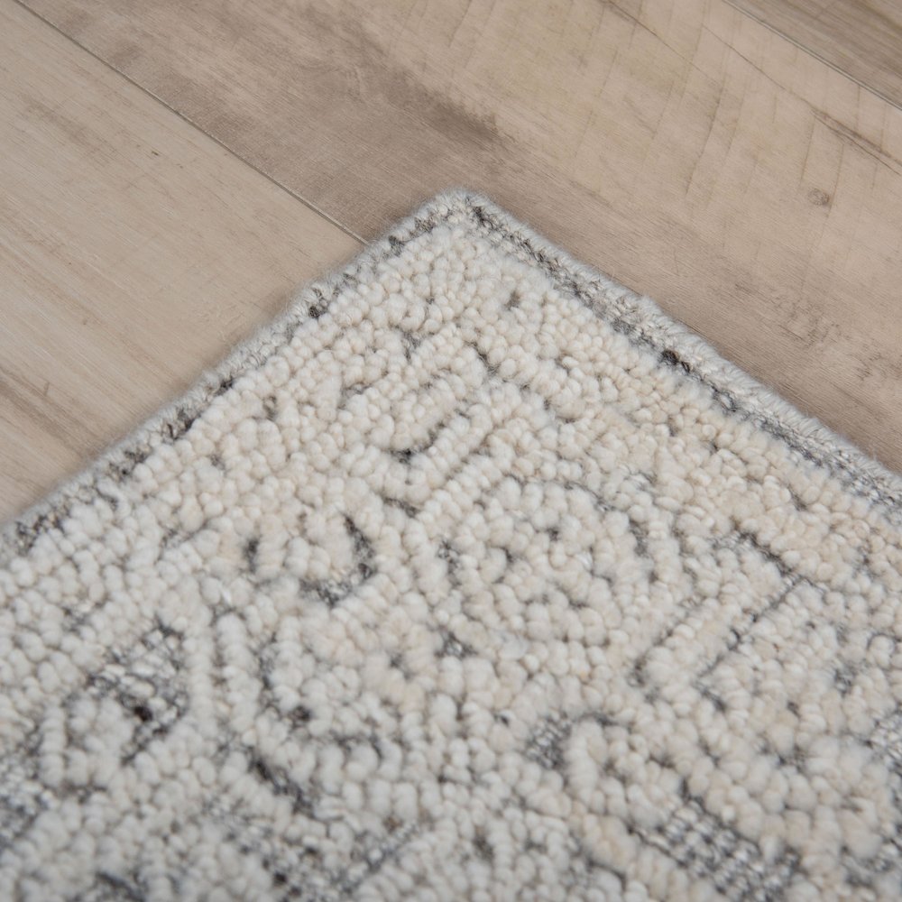 10' x 14' Cut Pile Hand Knotted Rug. Picture 7