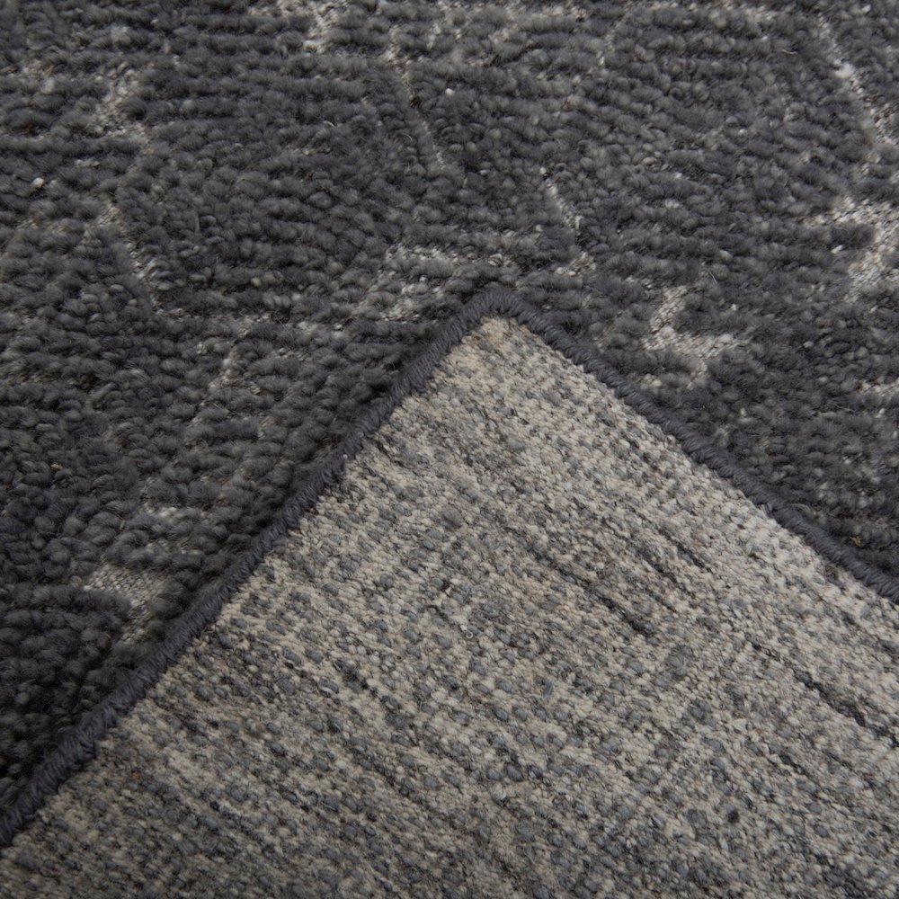 10' x 14' Cut Pile Hand Knotted Rug. Picture 6