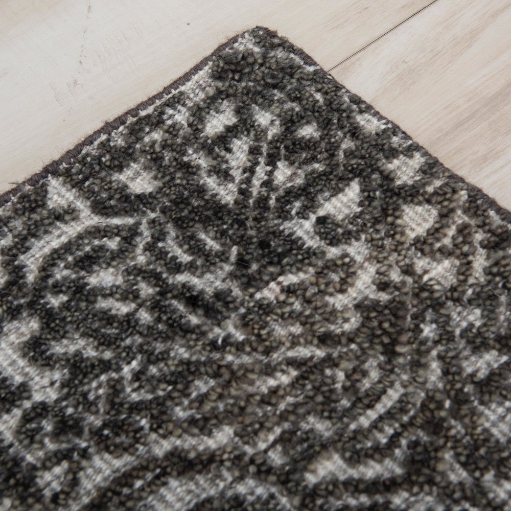 10' x 14' Cut Pile Hand Knotted Rug. Picture 7