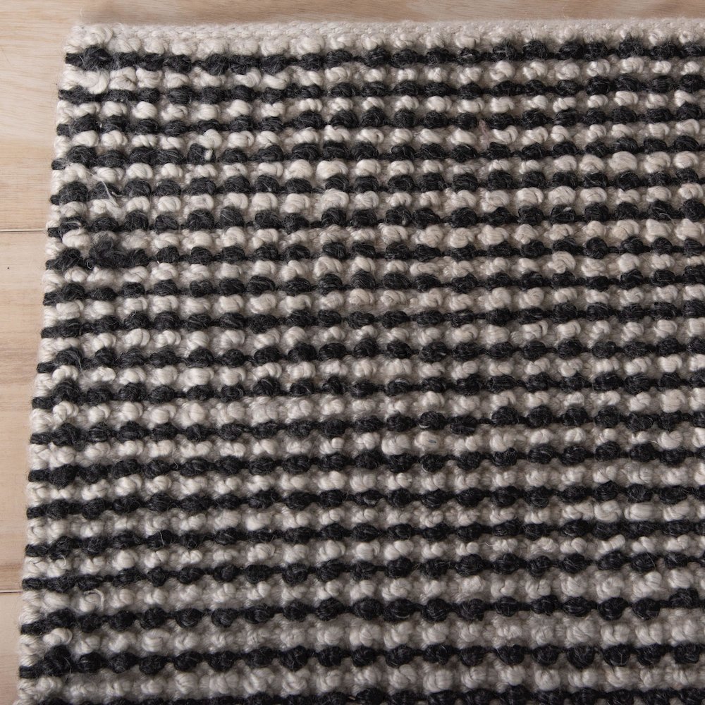 9'9" x 13'9" Loop Pile Hand Woven Rug. Picture 2