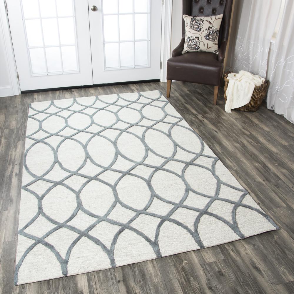10' Round Hand-Tufted Round Rug. Picture 6