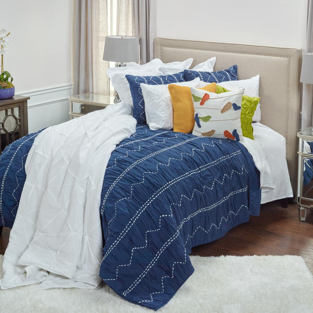 Rizzy Home 70" x 86" Quilt- BQ4171. Picture 4