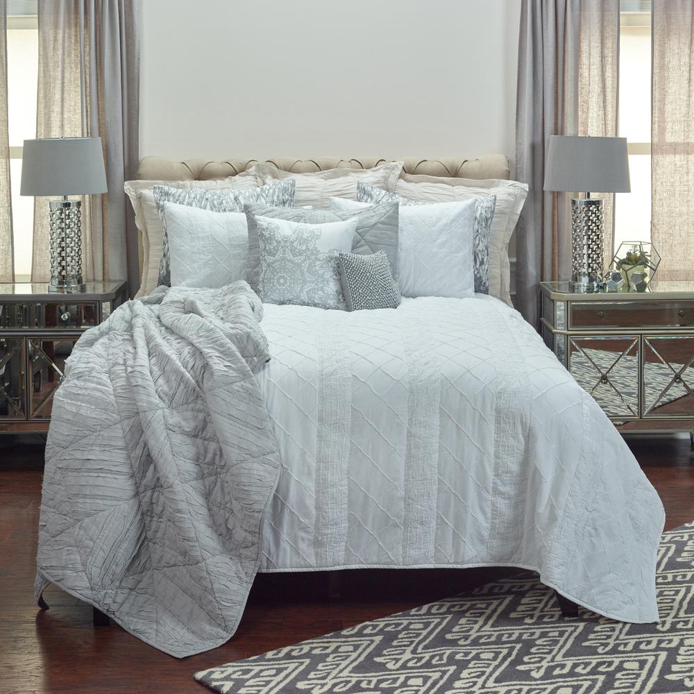 Rizzy Home 70" x 86" Quilt- BQ4184. Picture 4