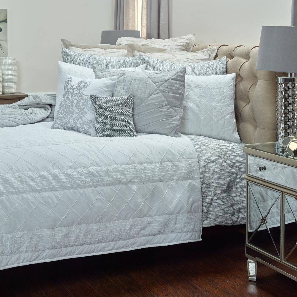 Rizzy Home 70" x 86" Quilt- BQ4184. Picture 5