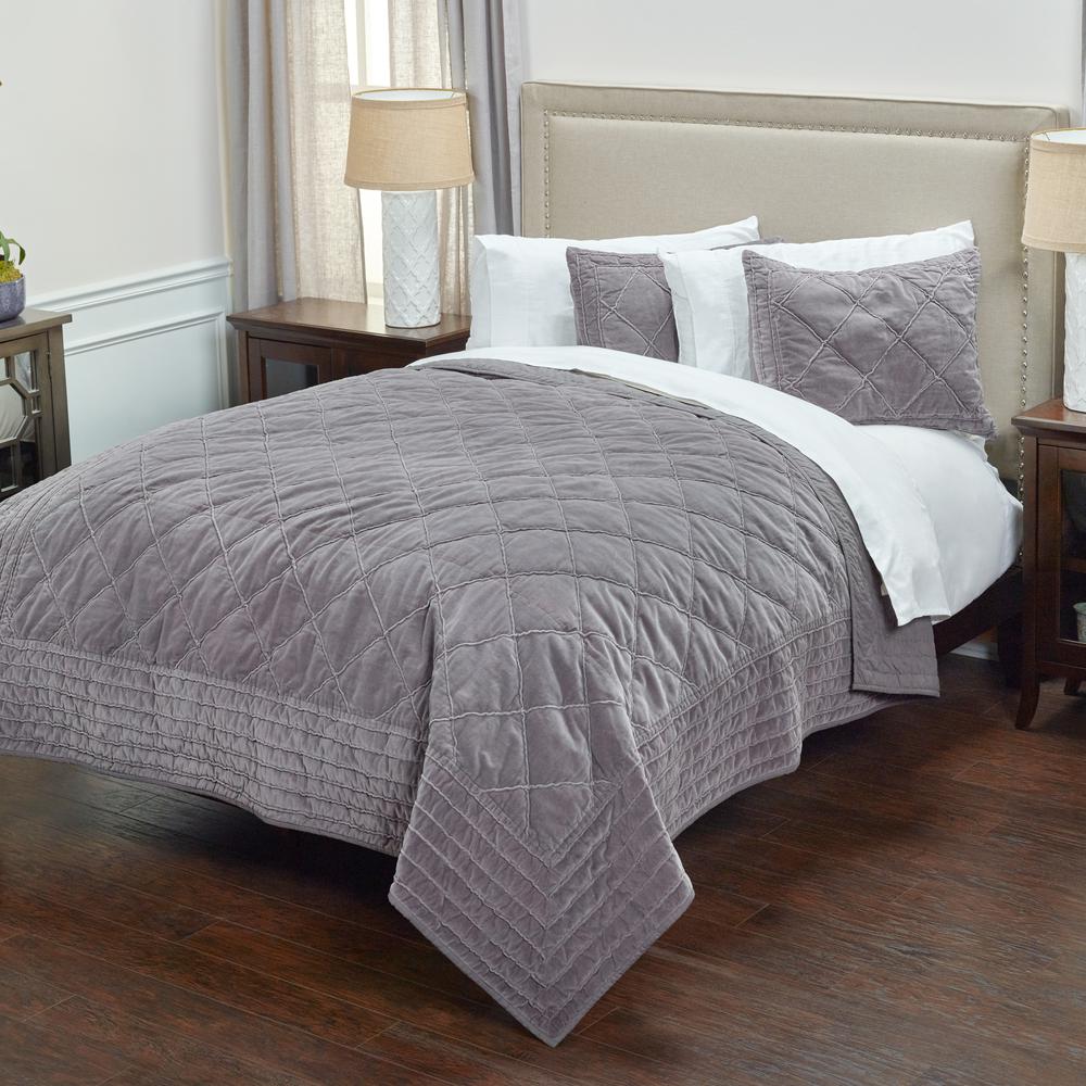 Rizzy Home 90" x 92" Quilt- BQ4192. Picture 1
