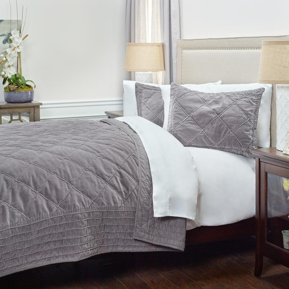 Rizzy Home 90" x 92" Quilt- BQ4192. Picture 3
