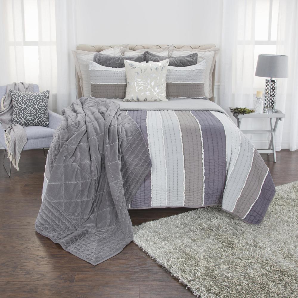 20" x 26" Standard Sham. Picture 5