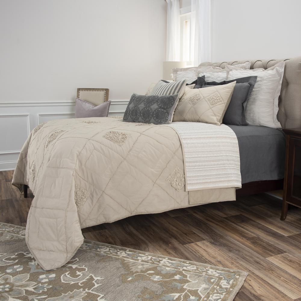 Rizzy Home 70" x 86" Quilt- BQ4196. Picture 6