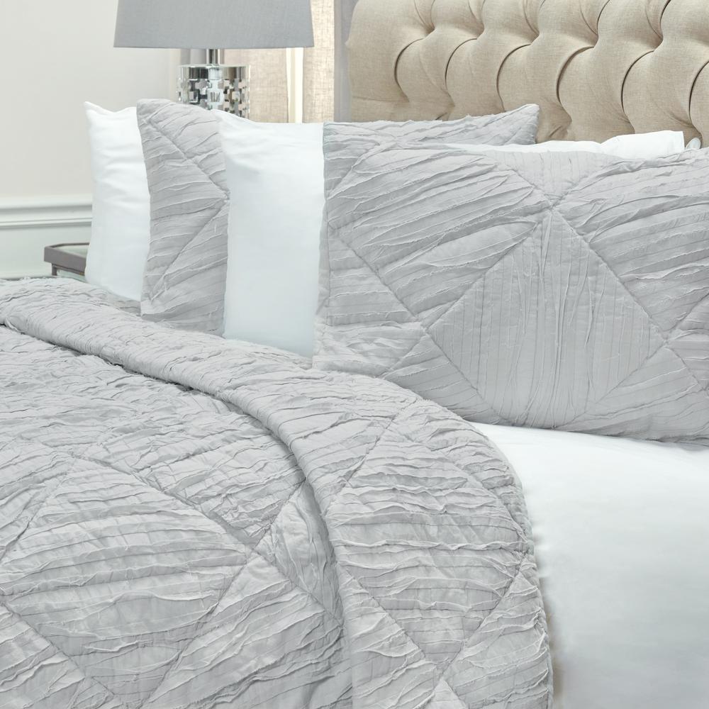 Rizzy Home 70" x 86" Quilt- BQ4199. Picture 6