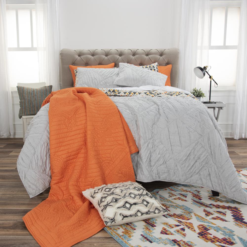 Rizzy Home 70" x 86" Quilt- BQ4199. Picture 8