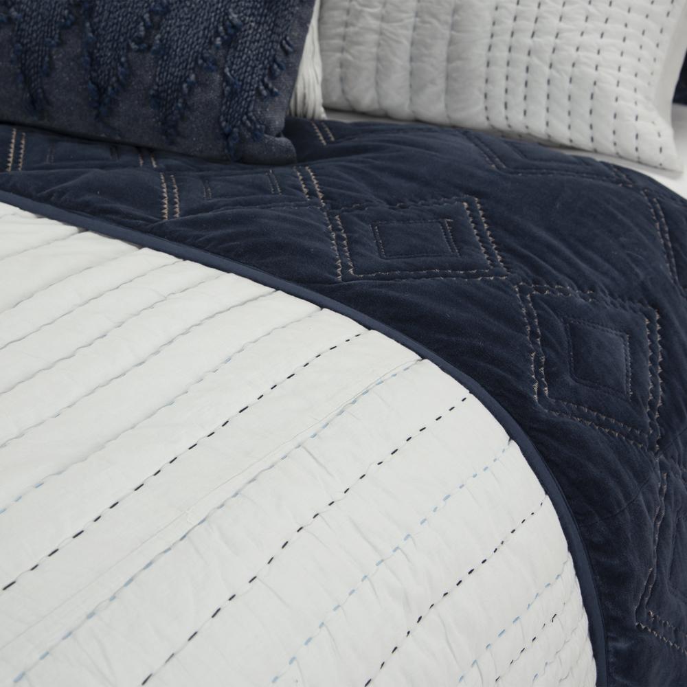 Rizzy Home 90" x 92" Quilt- BQ4561. Picture 8