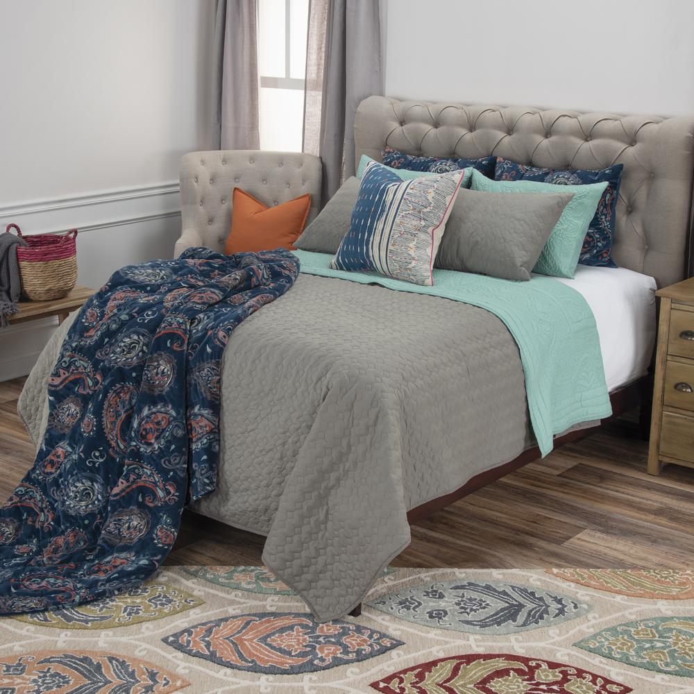 Rizzy Home 70" x 86" Quilt- BT1801. Picture 4