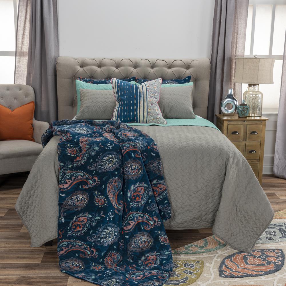 Rizzy Home 70" x 86" Quilt- BT1801. Picture 5