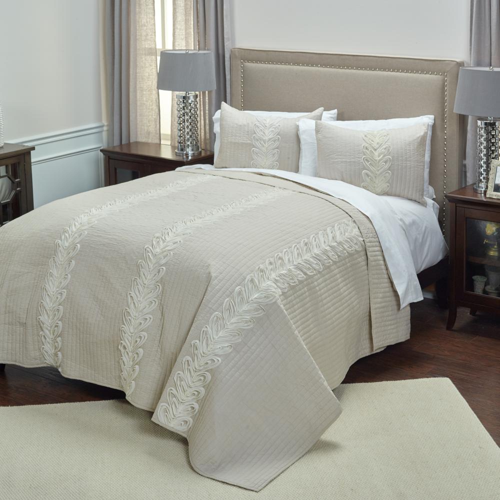 Rizzy Home 90" x 92" Quilt- BT3020. Picture 1