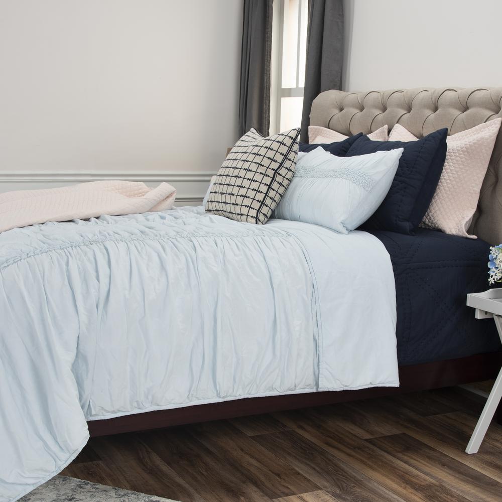 Rizzy Home 90" x 92" Quilt- BT3043. Picture 5
