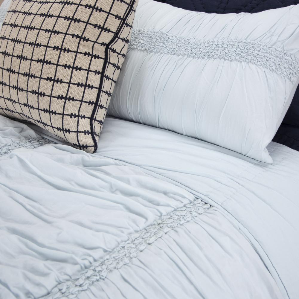 Rizzy Home 90" x 92" Quilt- BT3043. Picture 7
