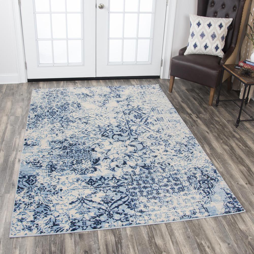 7' x 10' Machine-Made Rectangle Rug. Picture 2