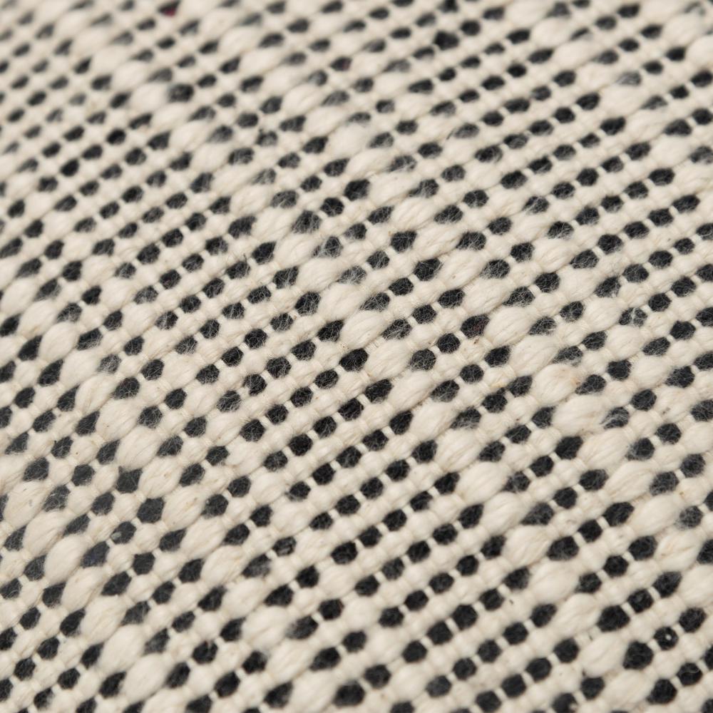 20"X20" 1 down filled pillow. Picture 4