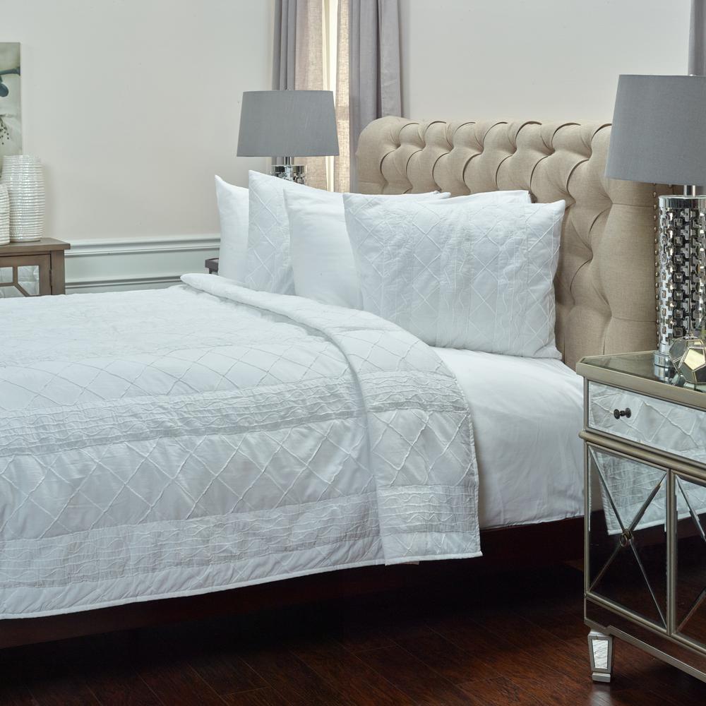 Rizzy Home 90" x 92" Quilt- BQ4184. Picture 2