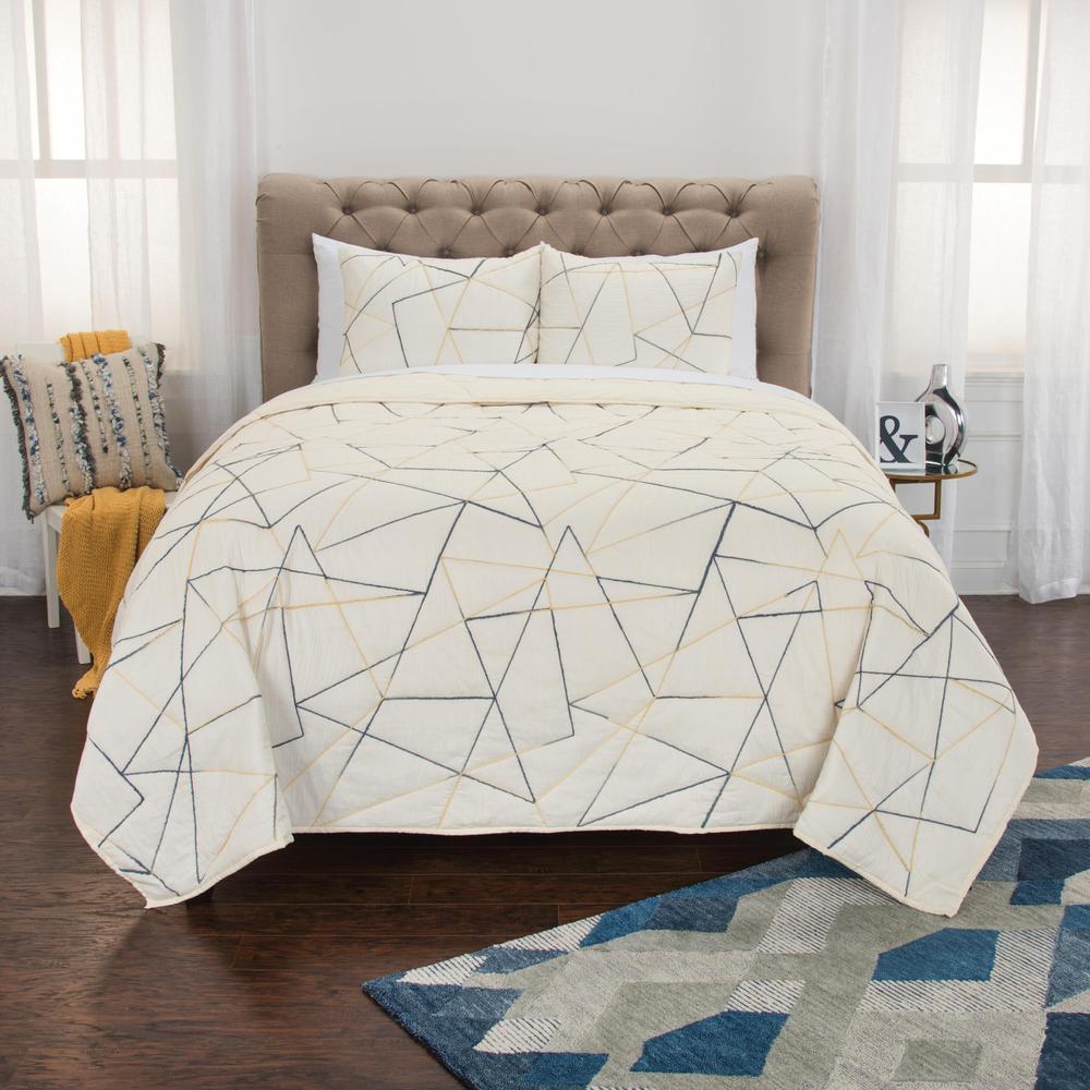 70" x 86" Quilt. Picture 1