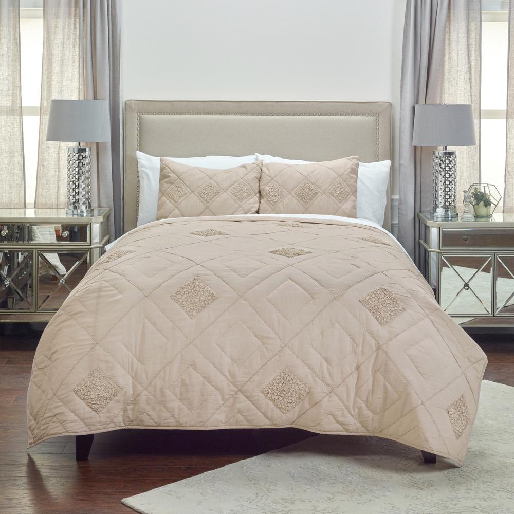Rizzy Home 90" x 92" Quilt- BQ4196. Picture 2