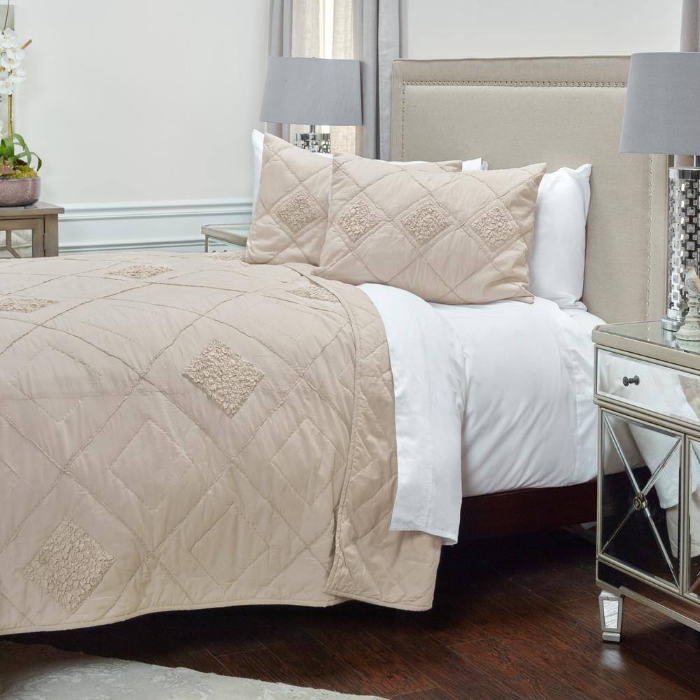 Rizzy Home 90" x 92" Quilt- BQ4196. Picture 3